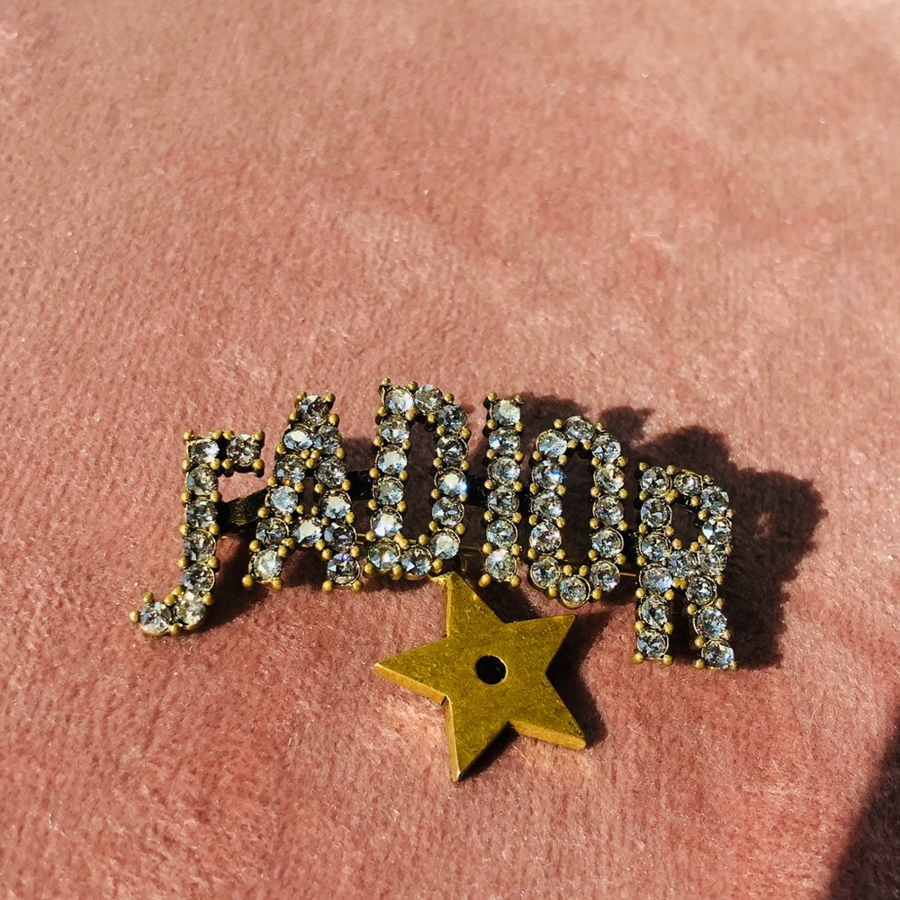 J’Adior Brooch 🌟SOLD🌟 - Picture 3 of 5